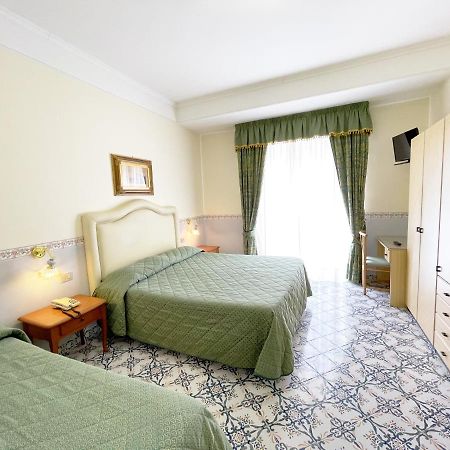 Hotel Reginella Sant'Agata sui due Golfi Bagian luar foto