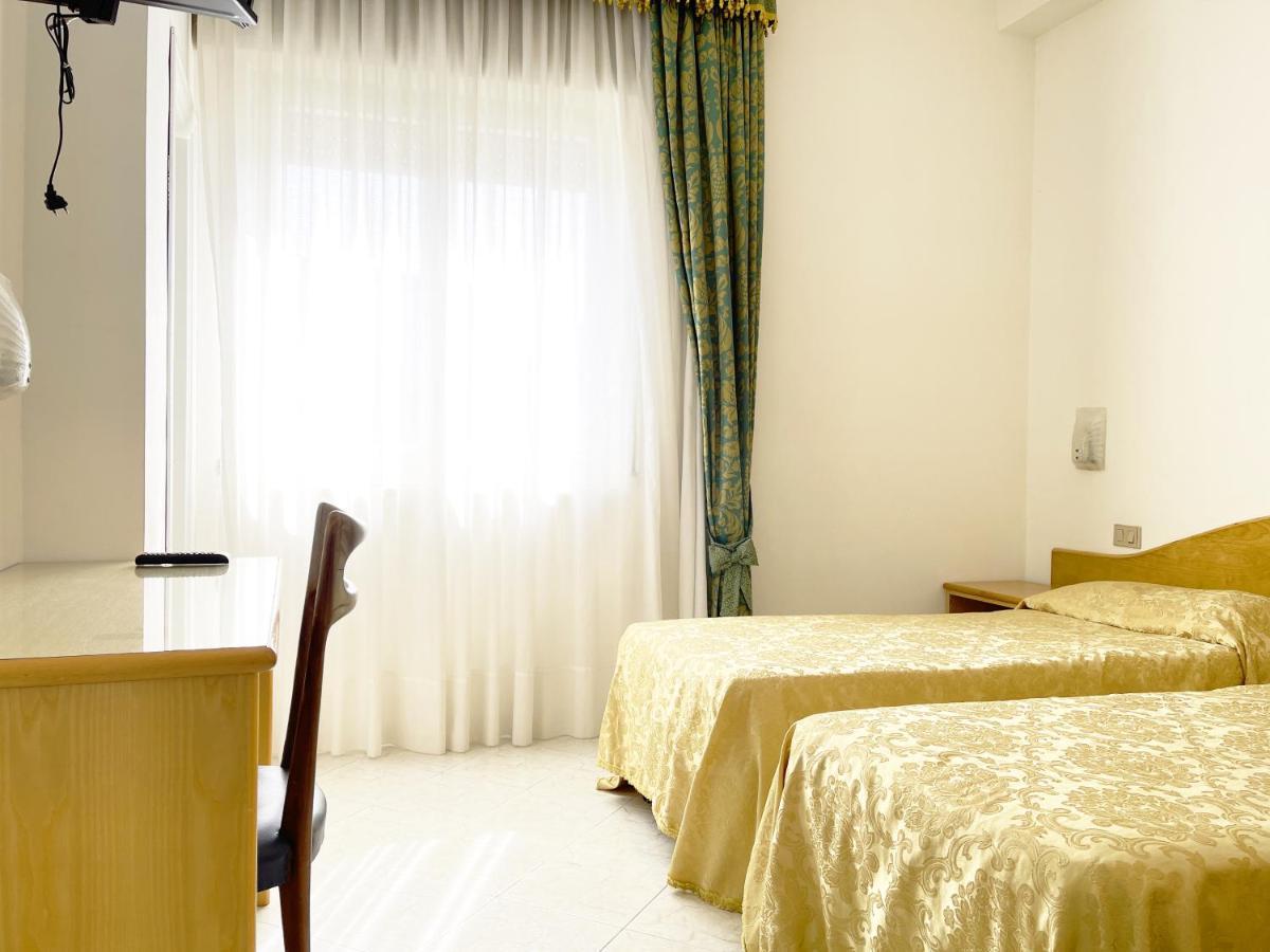 Hotel Reginella Sant'Agata sui due Golfi Bagian luar foto