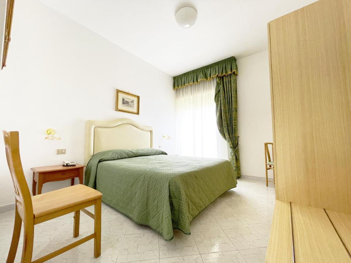 Hotel Reginella Sant'Agata sui due Golfi Bagian luar foto
