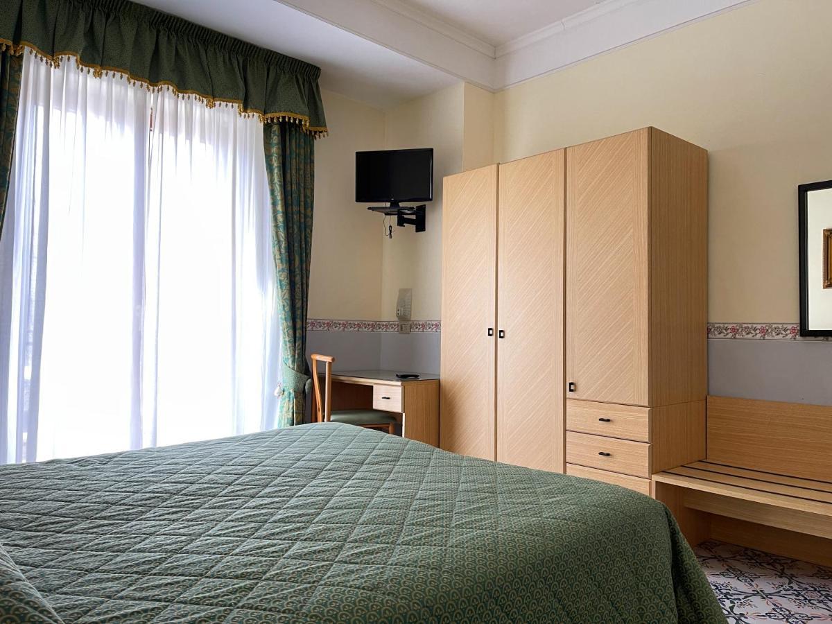 Hotel Reginella Sant'Agata sui due Golfi Bagian luar foto