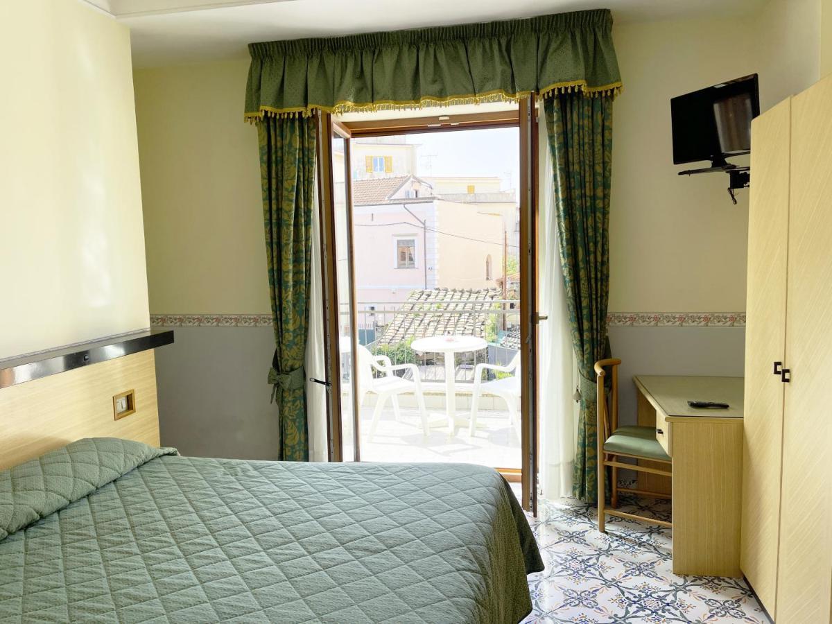 Hotel Reginella Sant'Agata sui due Golfi Bagian luar foto