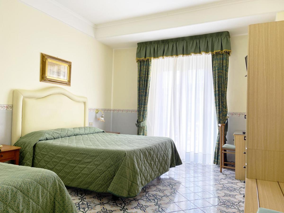 Hotel Reginella Sant'Agata sui due Golfi Bagian luar foto