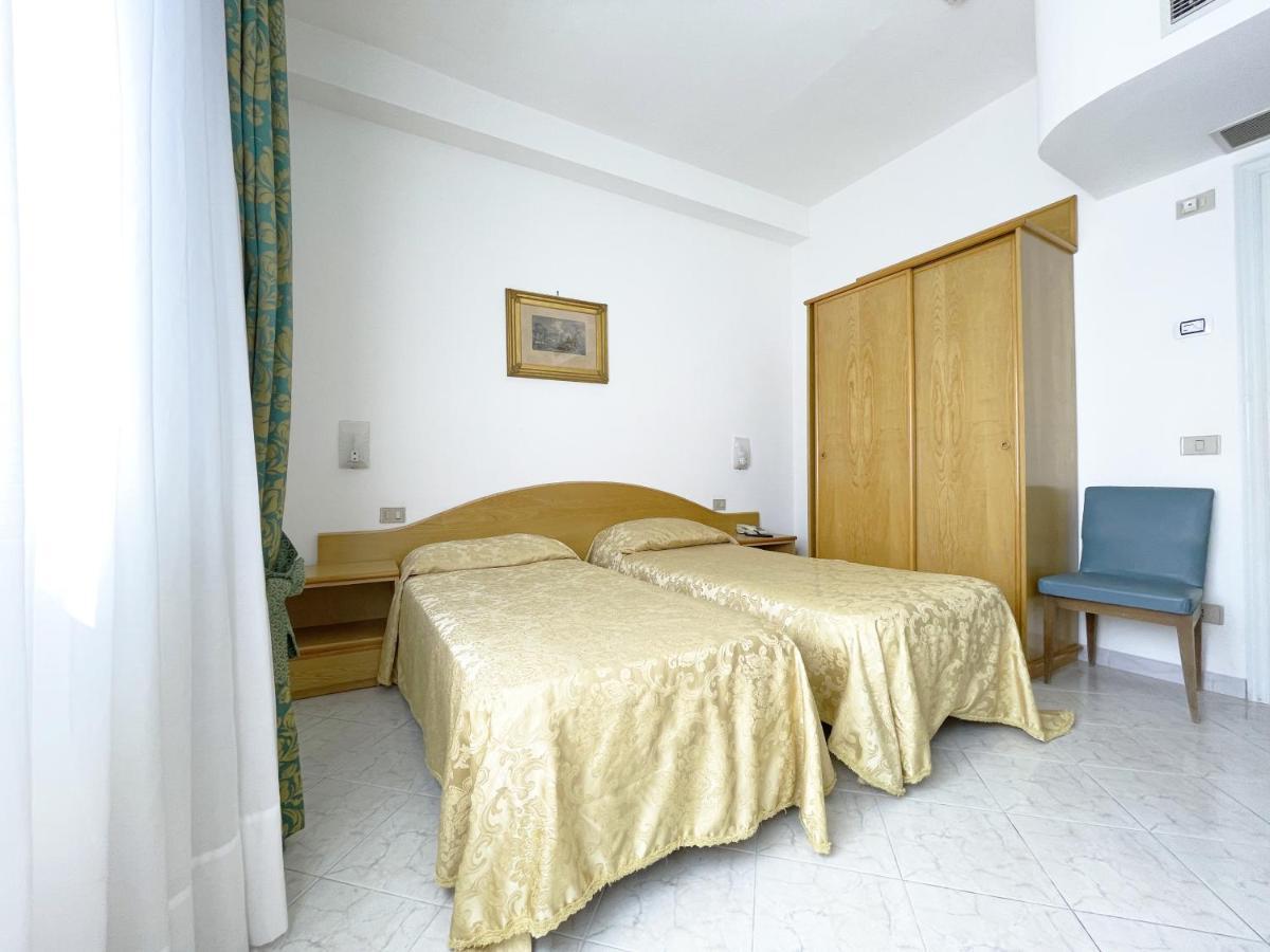 Hotel Reginella Sant'Agata sui due Golfi Bagian luar foto