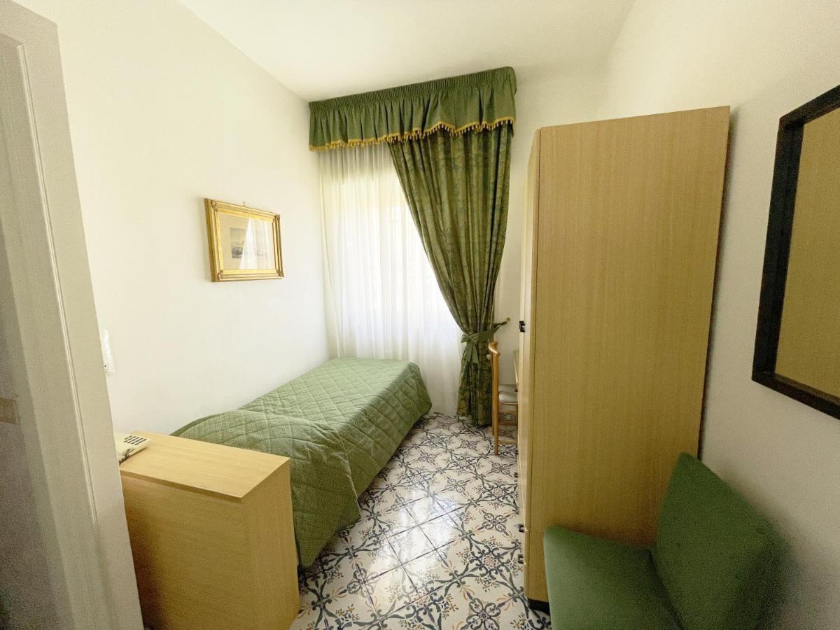 Hotel Reginella Sant'Agata sui due Golfi Bagian luar foto