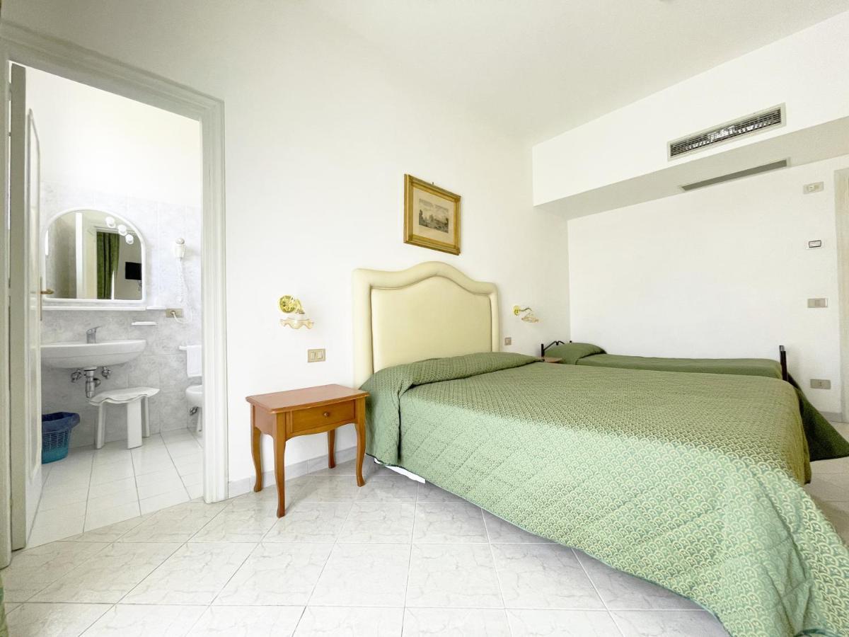Hotel Reginella Sant'Agata sui due Golfi Bagian luar foto