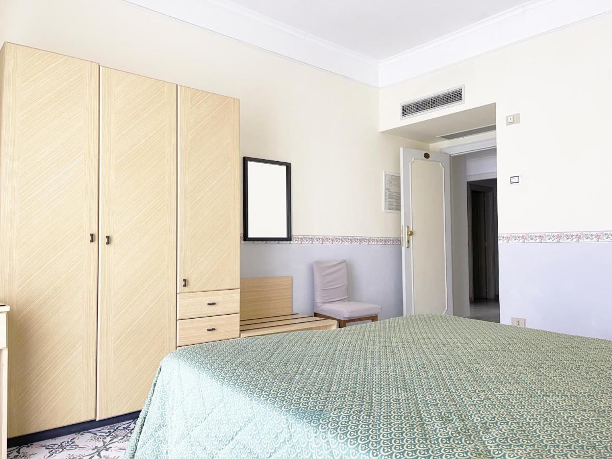 Hotel Reginella Sant'Agata sui due Golfi Bagian luar foto