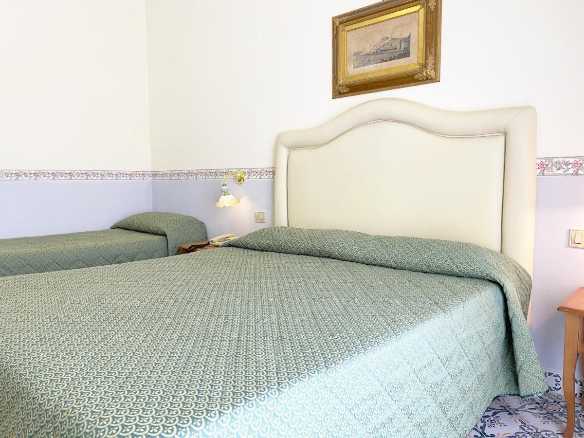 Hotel Reginella Sant'Agata sui due Golfi Bagian luar foto