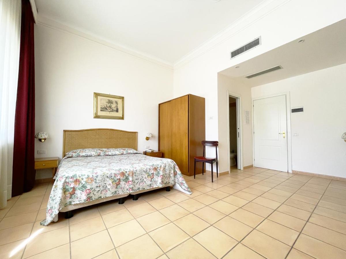 Hotel Reginella Sant'Agata sui due Golfi Bagian luar foto