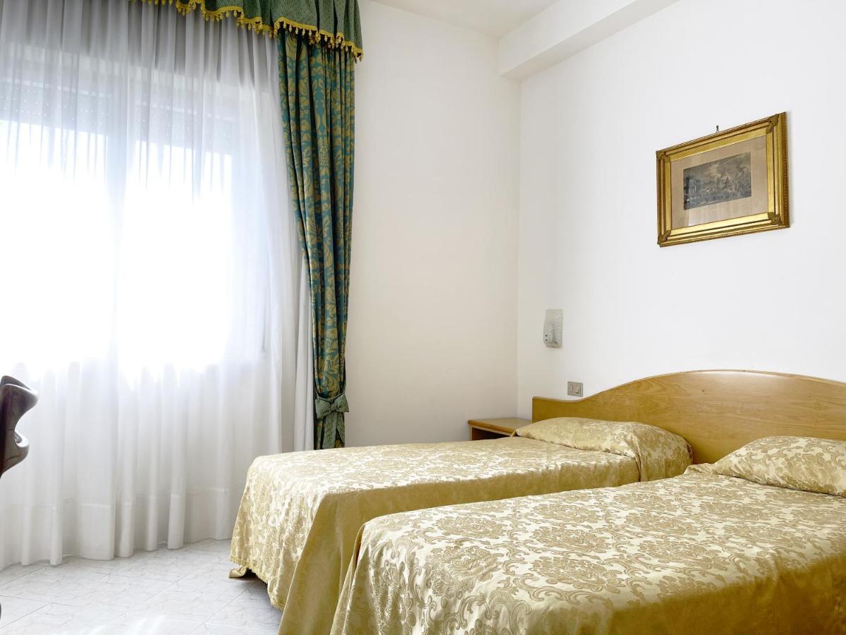 Hotel Reginella Sant'Agata sui due Golfi Bagian luar foto