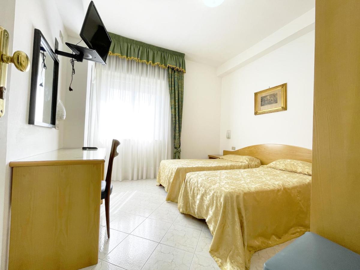 Hotel Reginella Sant'Agata sui due Golfi Bagian luar foto