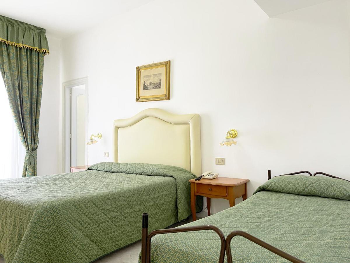 Hotel Reginella Sant'Agata sui due Golfi Bagian luar foto