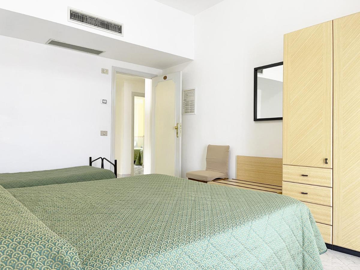 Hotel Reginella Sant'Agata sui due Golfi Bagian luar foto