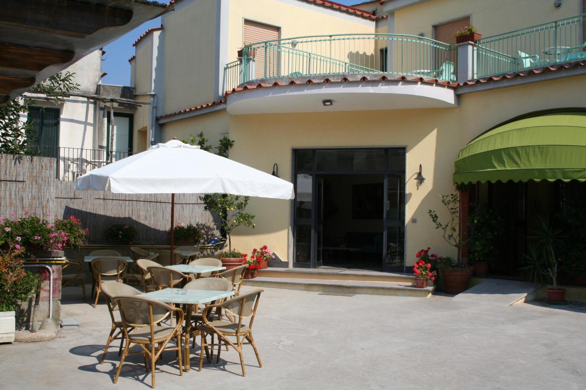 Hotel Reginella Sant'Agata sui due Golfi Bagian luar foto