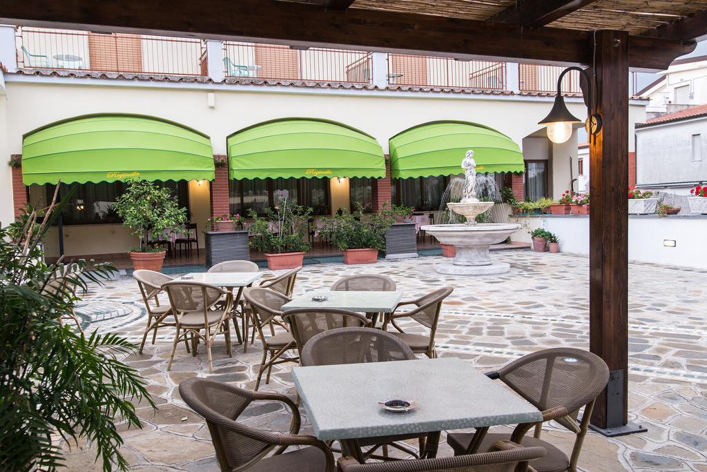 Hotel Reginella Sant'Agata sui due Golfi Bagian luar foto